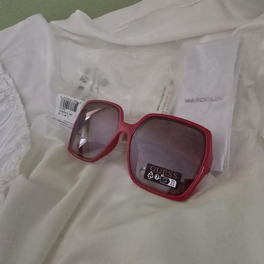 Guess Red Gold Monogram Square Oversized Sunglasses - Picture 3 of 6